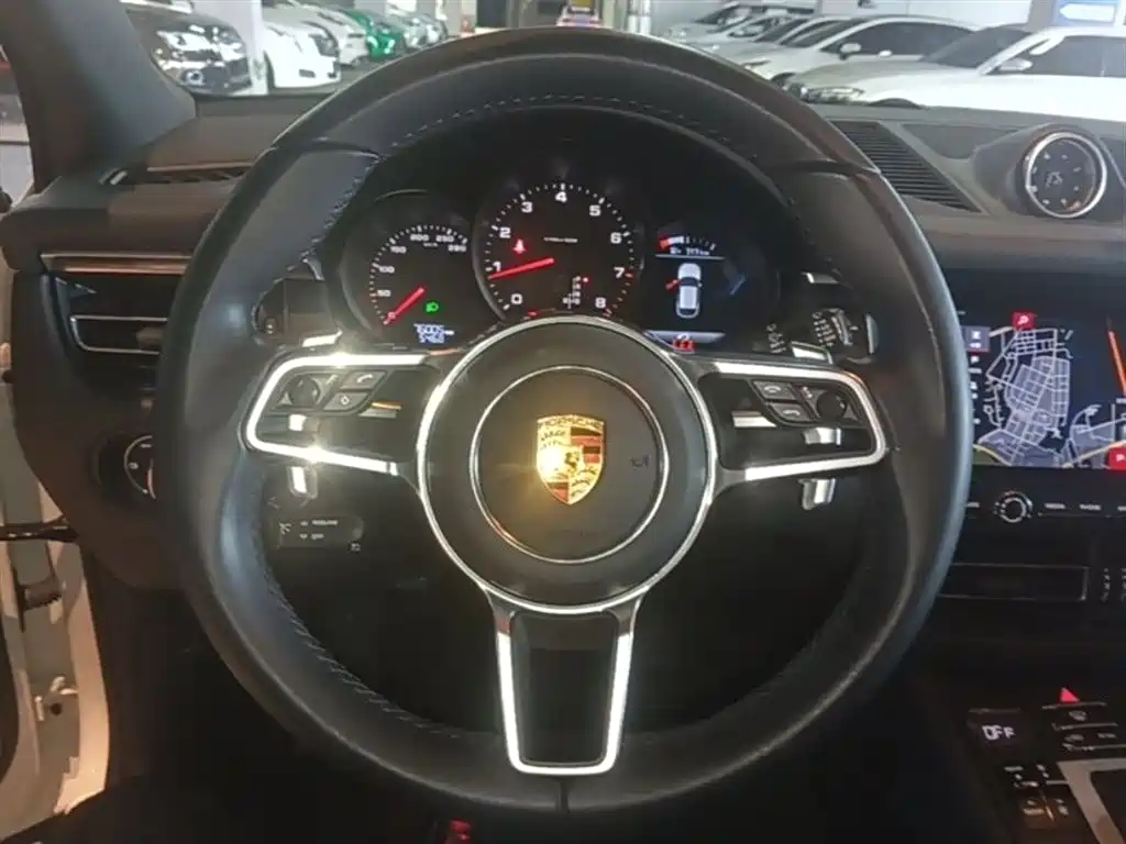 Porsche Macan 2021 — фото 11