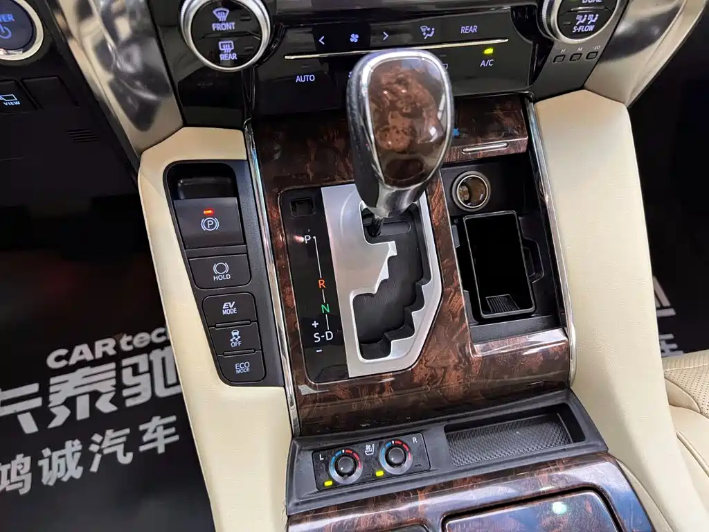 Toyota Alphard 2020 — фото 24