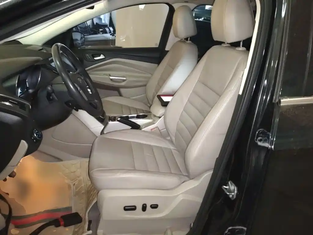 Ford Kuga 2015 — фото 15