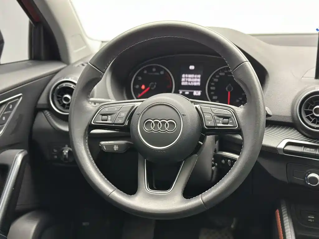 Audi Q2L 2019 — фото 11