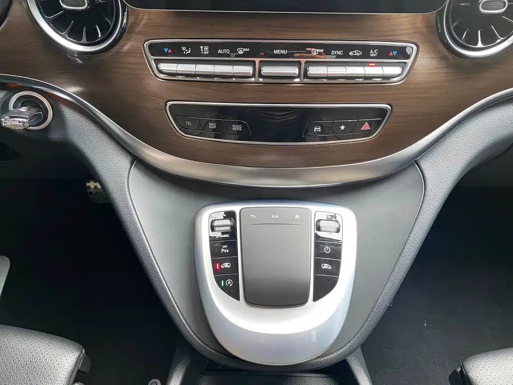 Mercedes-Benz V-Class 2023 — фото 20