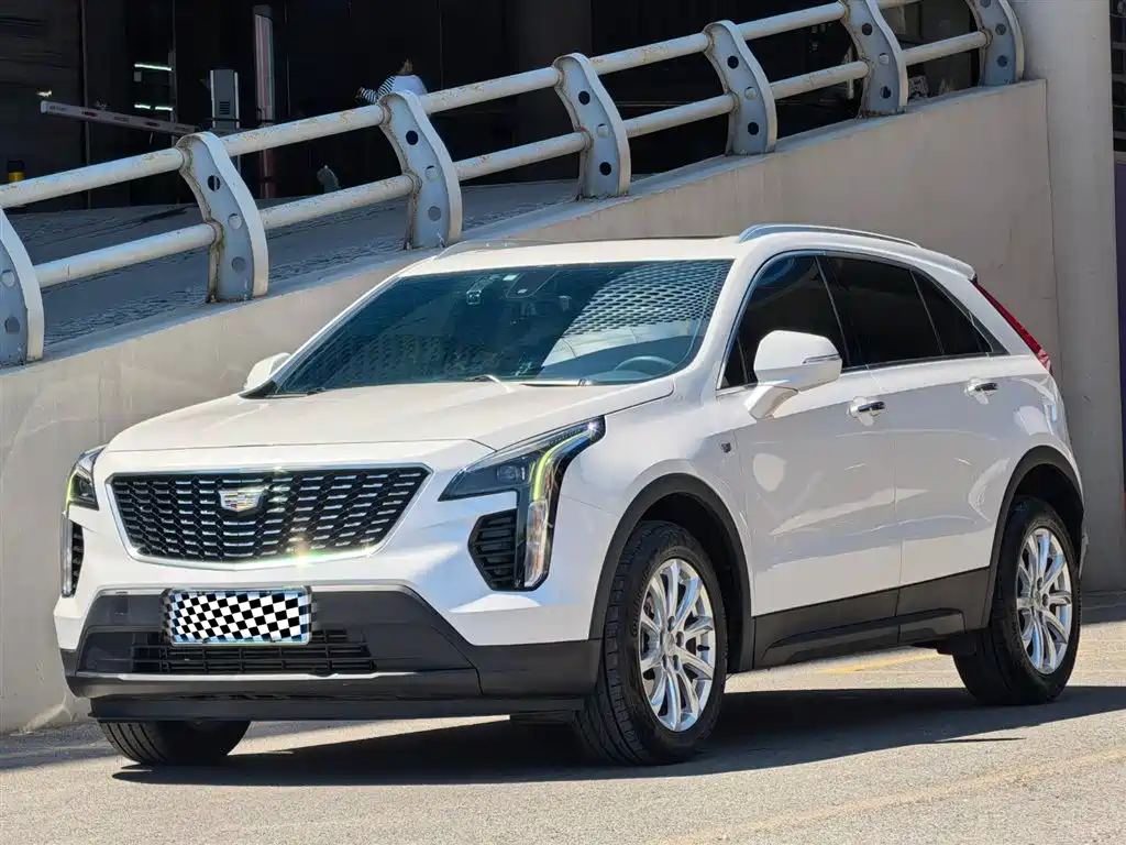 Cadillac XT4 2022 — фото 1