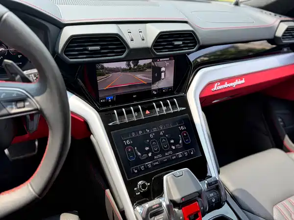 Lamborghini Urus 2025