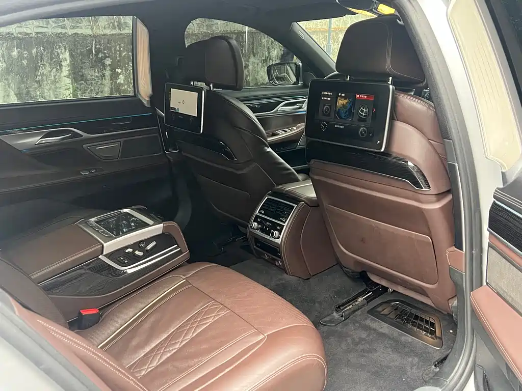 BMW 7 Series 2019 — фото 15