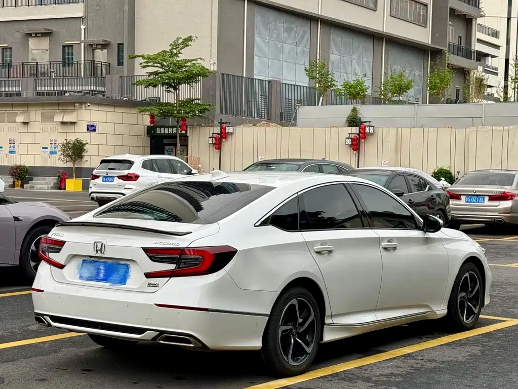Honda Accord 2022 — фото 11