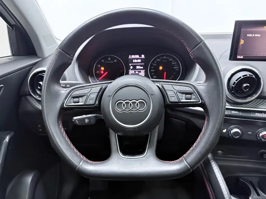Audi Q2L 2023 — фото 14