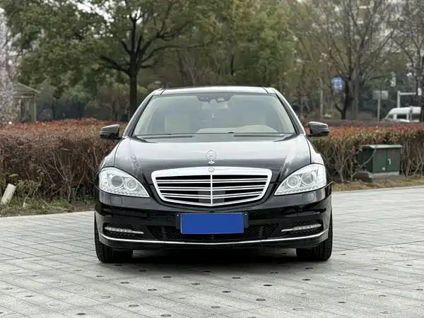 Mercedes-Benz S-Class 2010