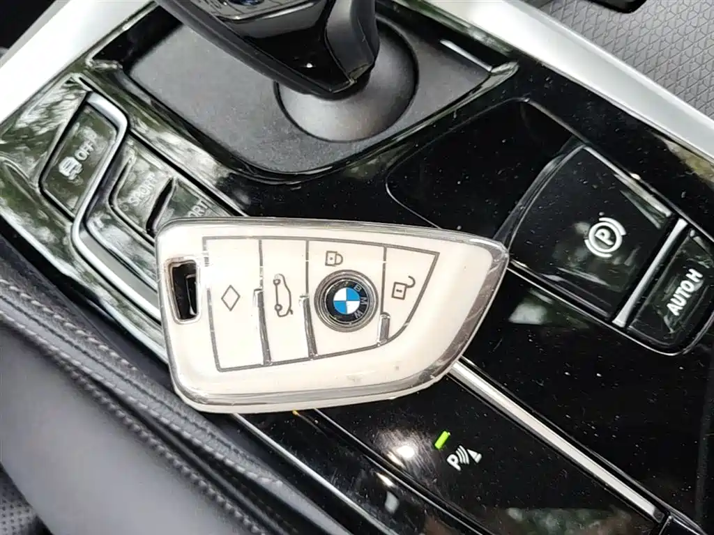 BMW 5 Series 2023 — фото 9