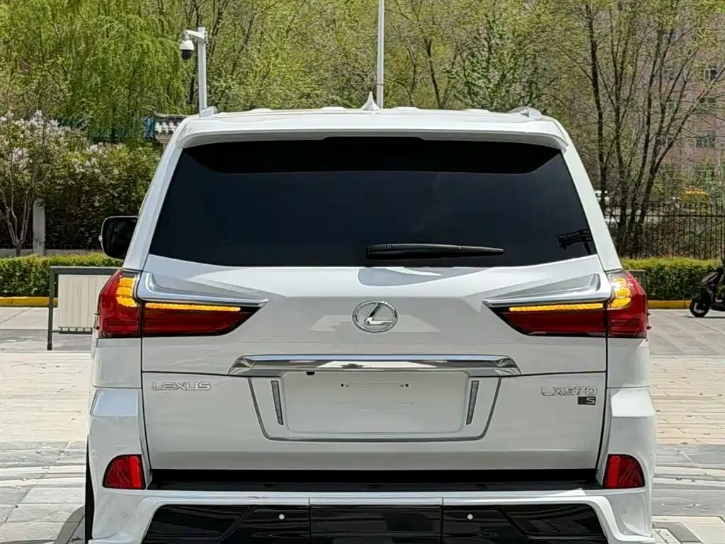 Lexus LX 2016