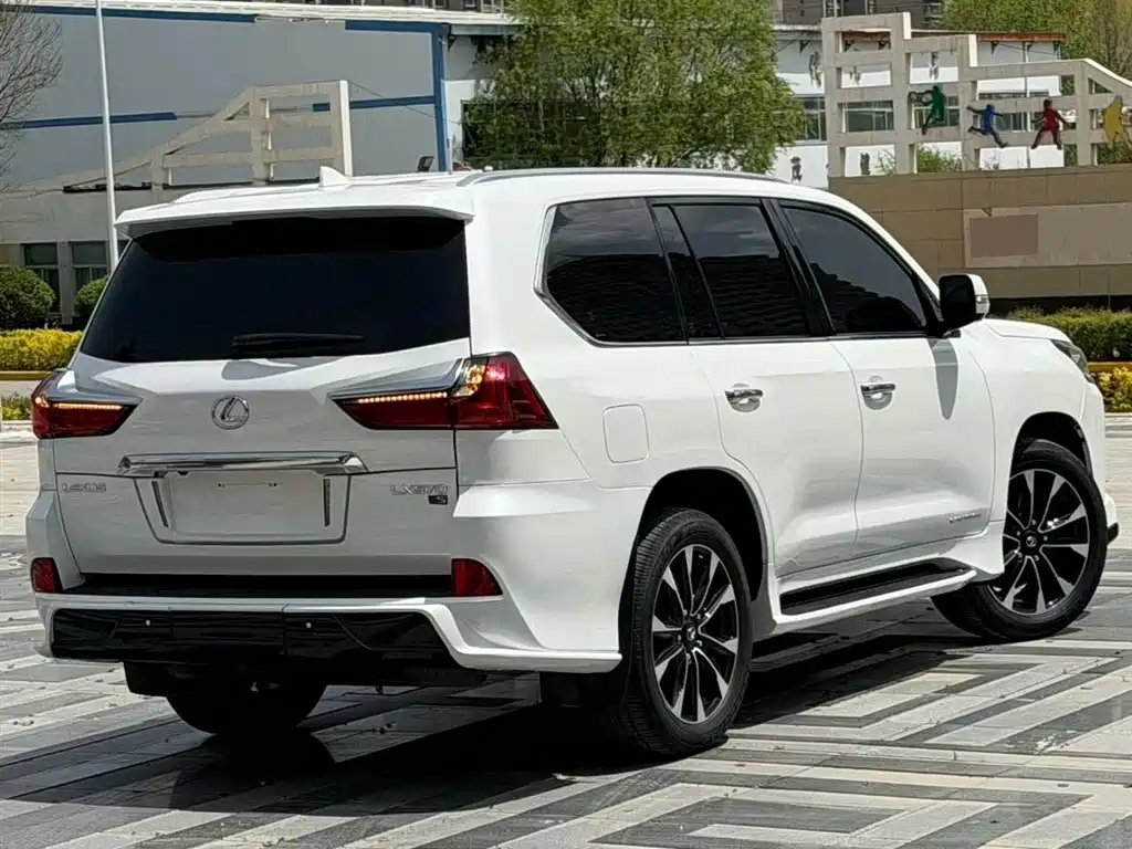 Lexus LX 2016