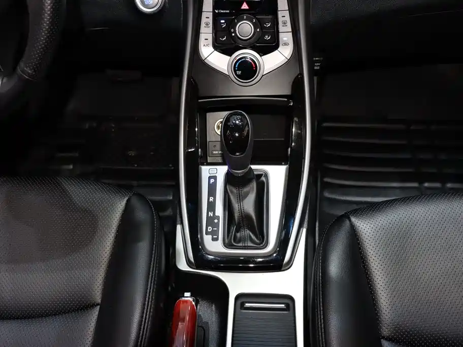 Hyundai Elantra 2017 — фото 14
