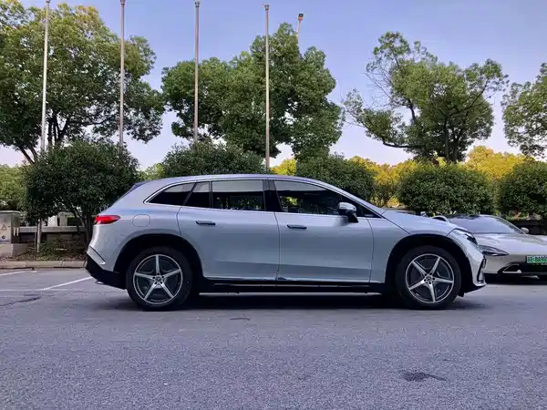 Mercedes-Benz EQS SUV 2025