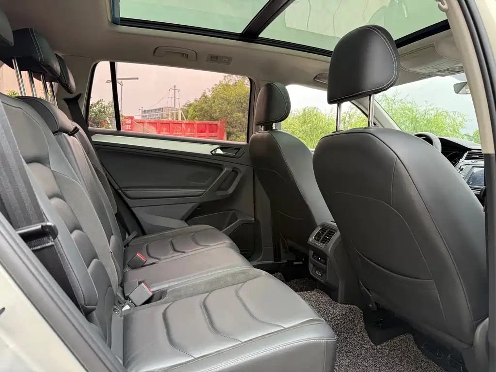 Volkswagen Tiguan L 2018 — фото 11