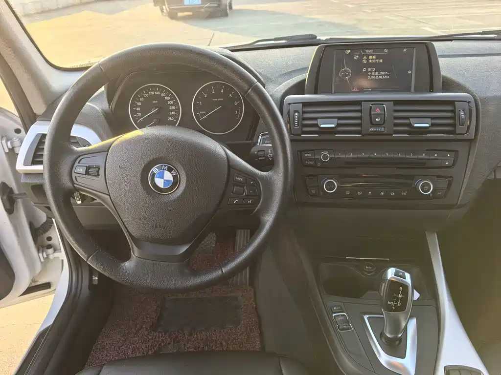 BMW 1 Series 2015 — фото 11