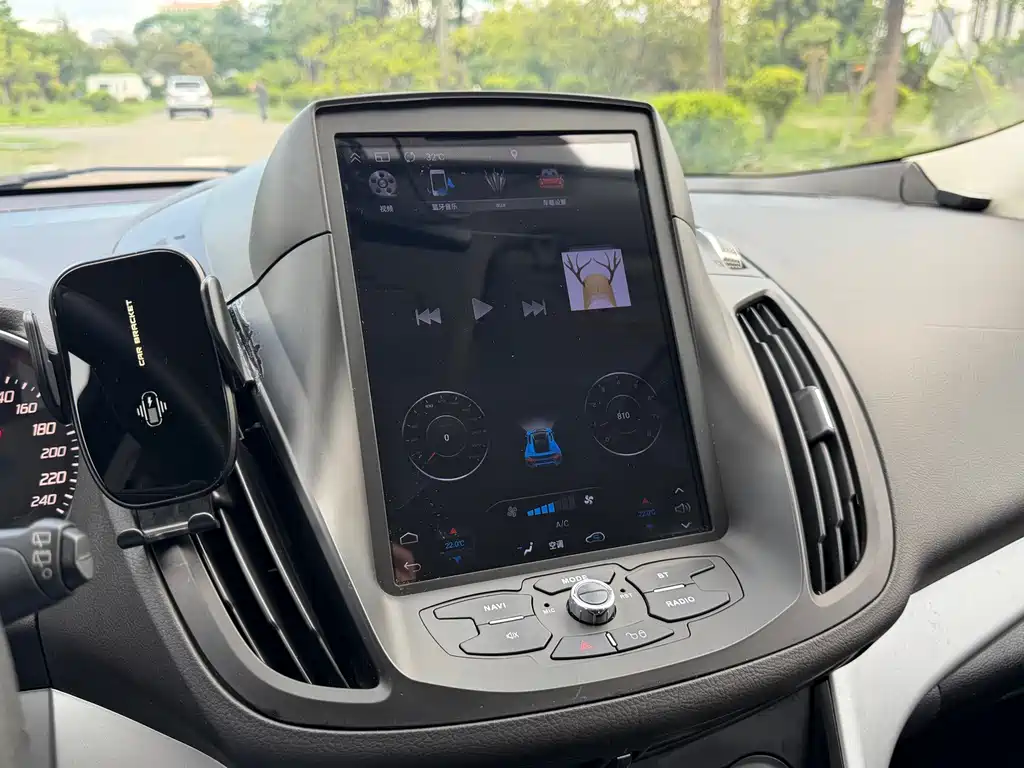 Ford Kuga 2016 — фото 26