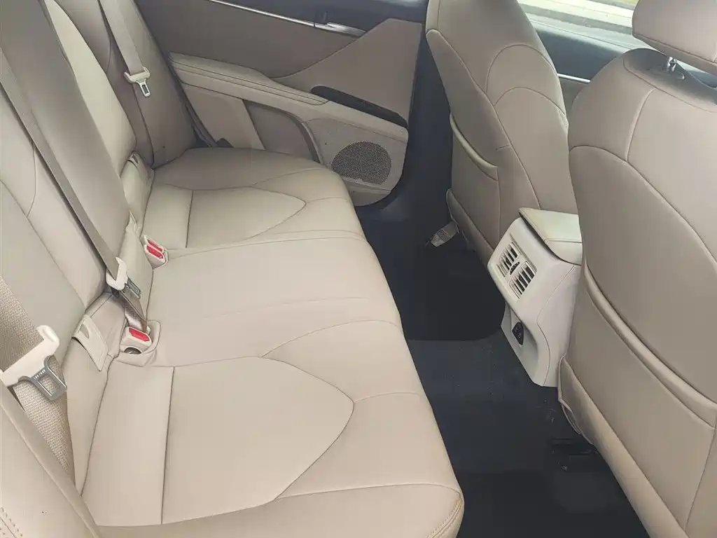 Toyota Camry 2019 — фото 14