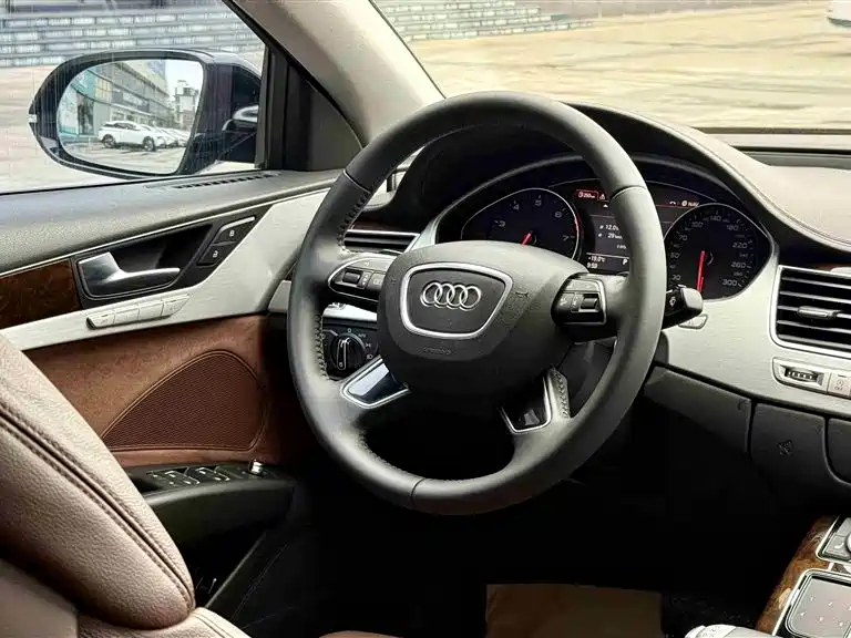 Audi A8 2014 — фото 16