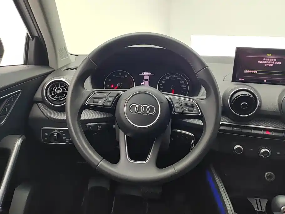 Audi Q2L 2019 — фото 15