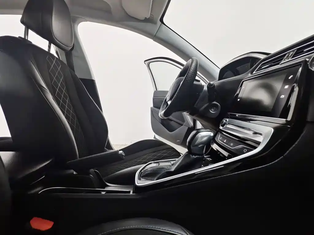Peugeot 308 2016 — фото 15
