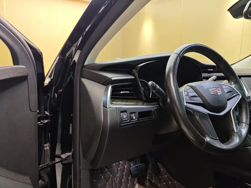 Cadillac XT5 2018 — фото 13