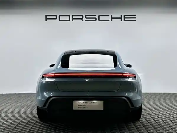 Porsche Taycan 2024