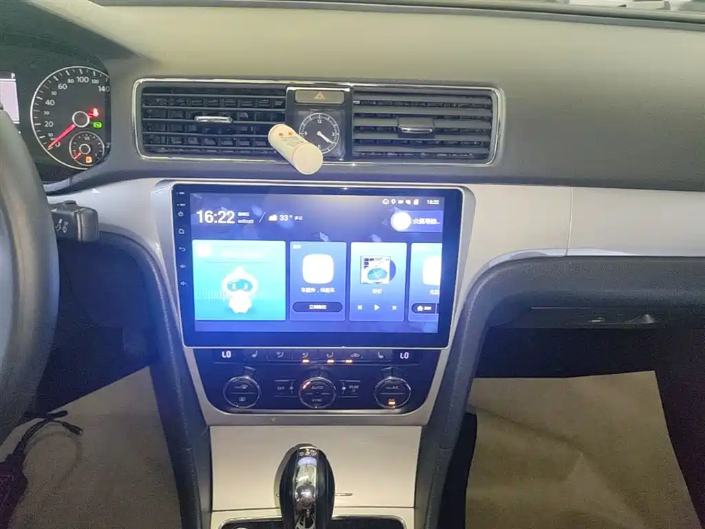 Volkswagen Passat 2015 — фото 13