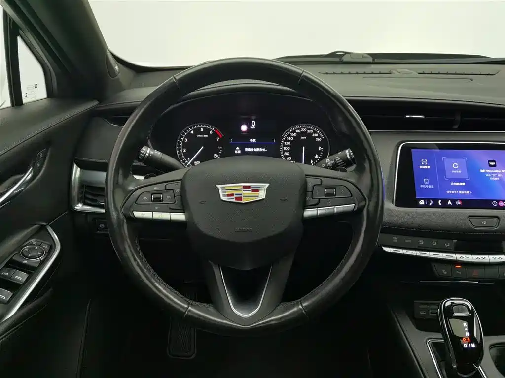 Cadillac XT4 2020 — фото 11