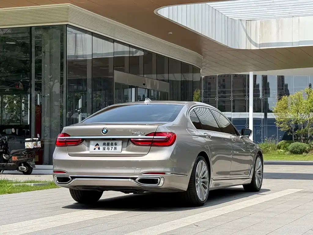BMW 7 Series 2018 — фото 16