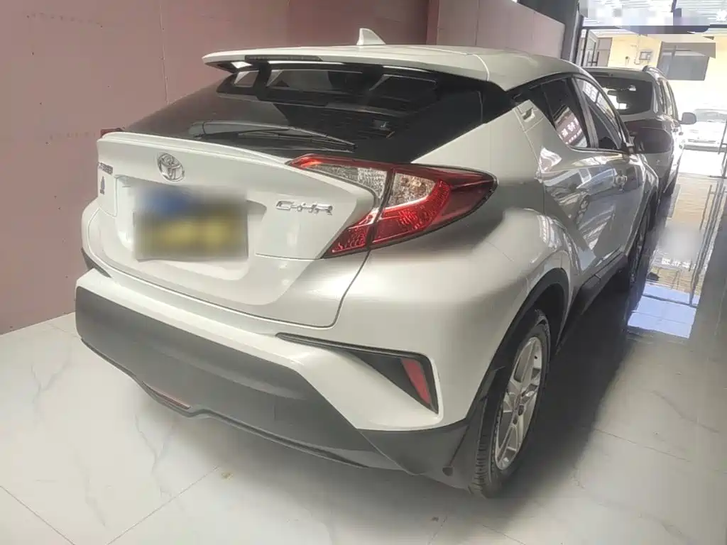 Toyota C-HR 2023 — фото 7