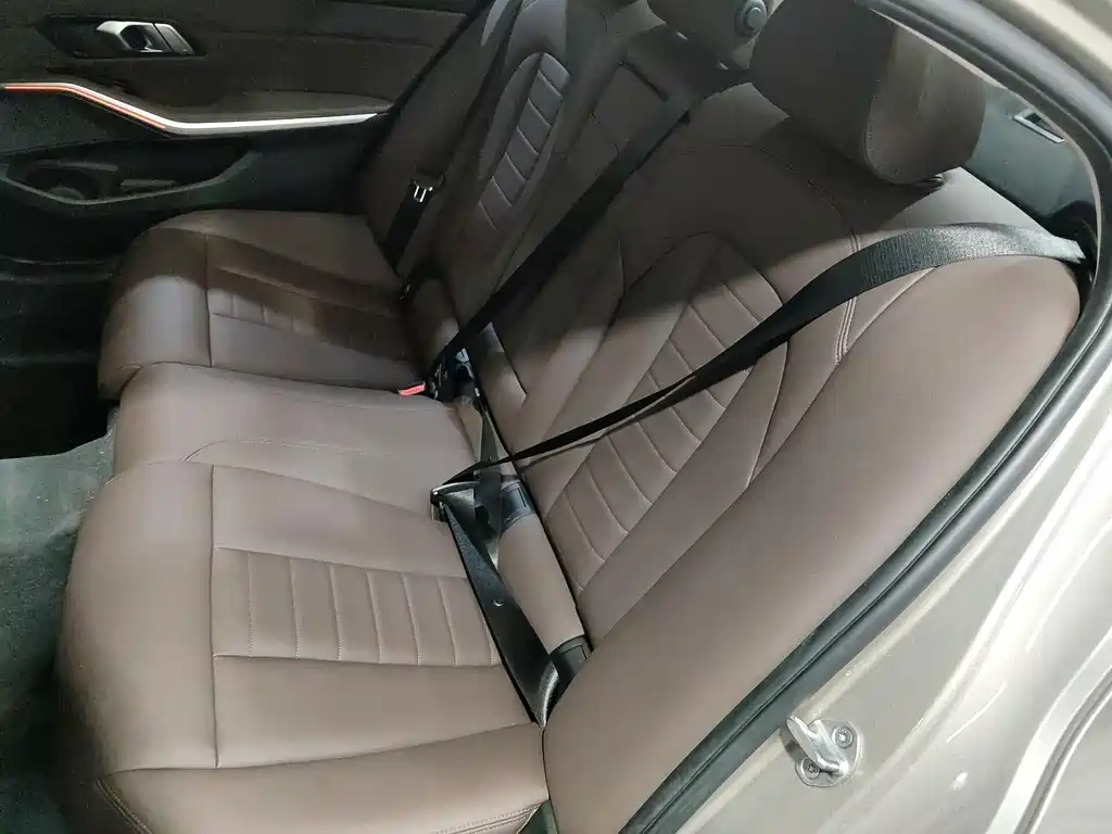 BMW 3 Series 2019 — фото 12