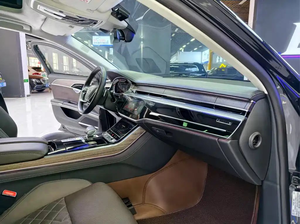 BMW 3 Series 2018 — фото 12