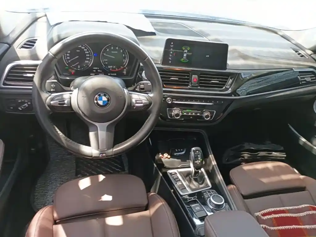 BMW 1 Series 2021 — фото 10