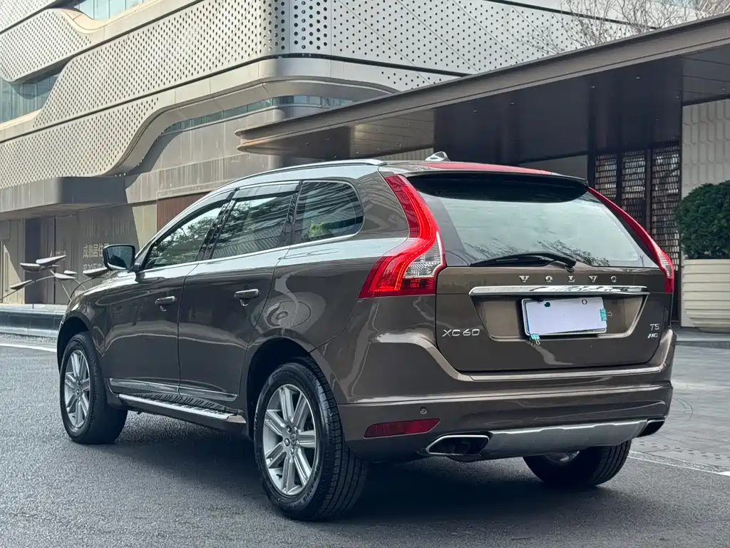 Volvo XC60 2016 — фото 30