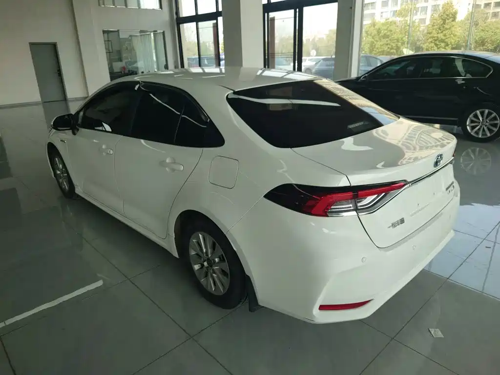 Toyota Corolla 2023 — фото 23
