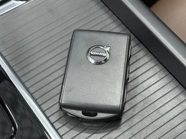 Volvo XC60 2023 — фото 13