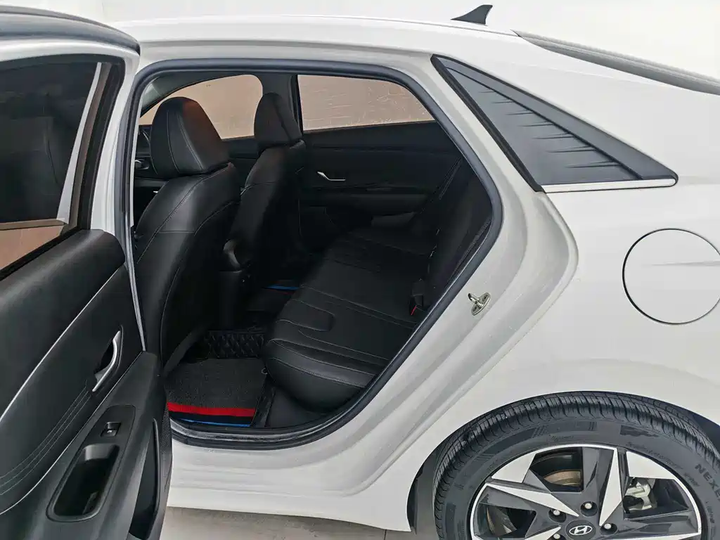 Hyundai Elantra 2021 — фото 21