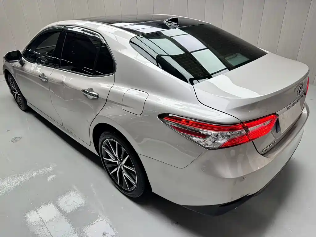 Toyota Camry 2022 — фото 3