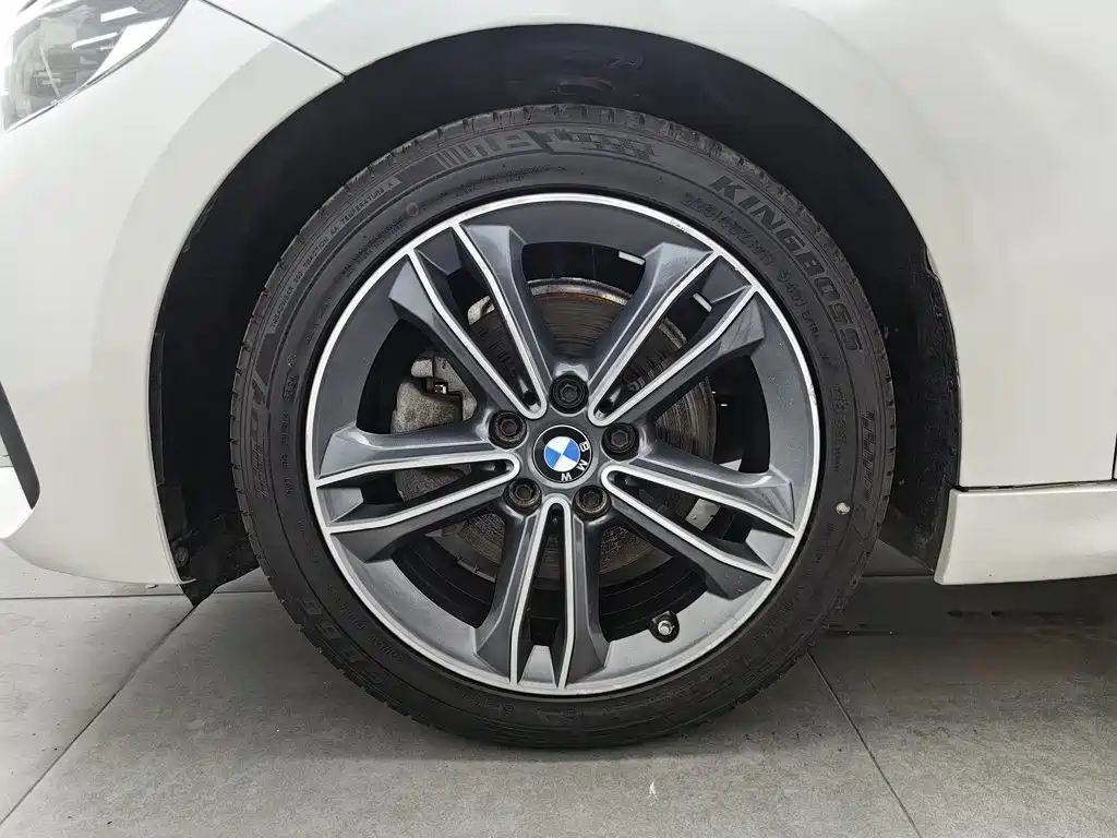 BMW 1 Series 2022 — фото 17