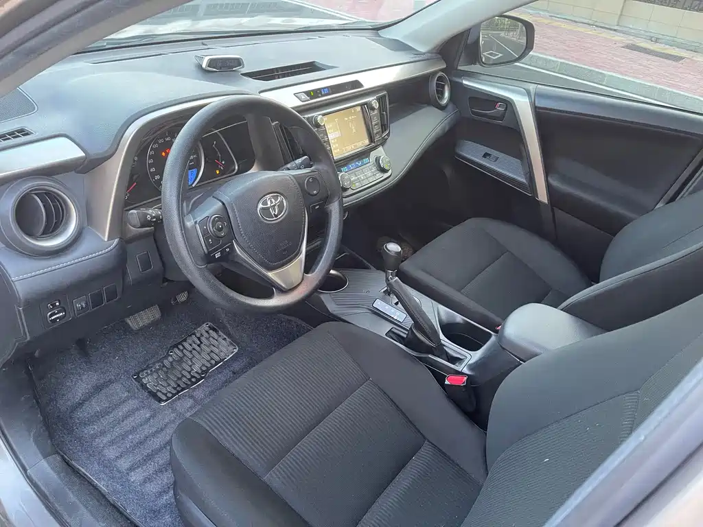 Toyota RAV4 2015 — фото 4