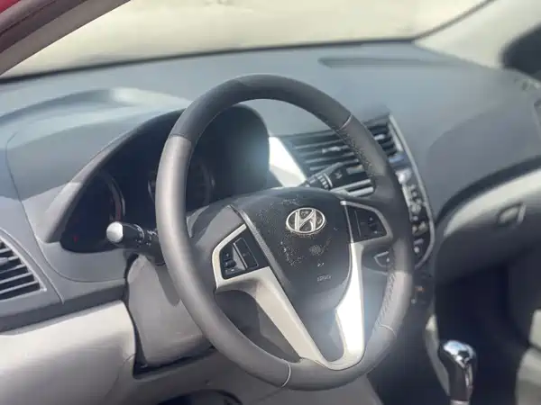 Hyundai Accent 2013