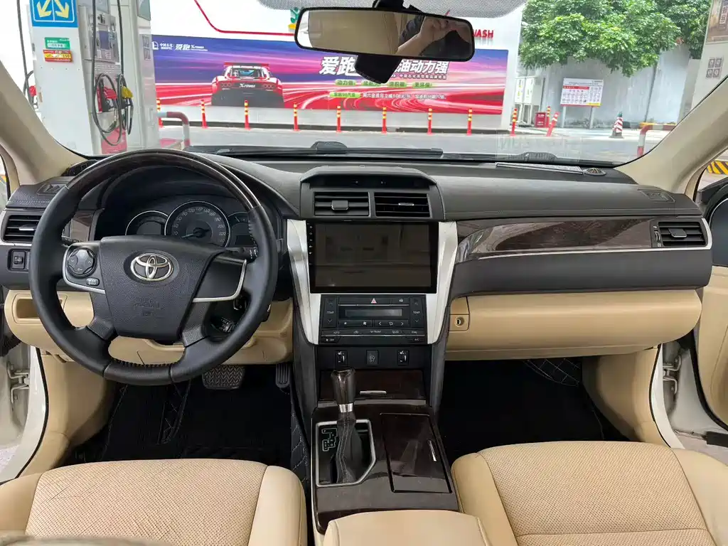Toyota Camry 2017 — фото 7
