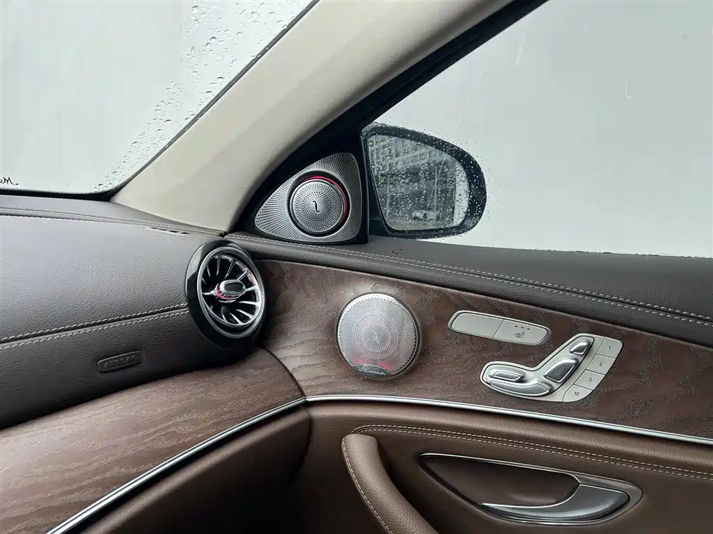 Mercedes-Benz E-Class 2023 — фото 12