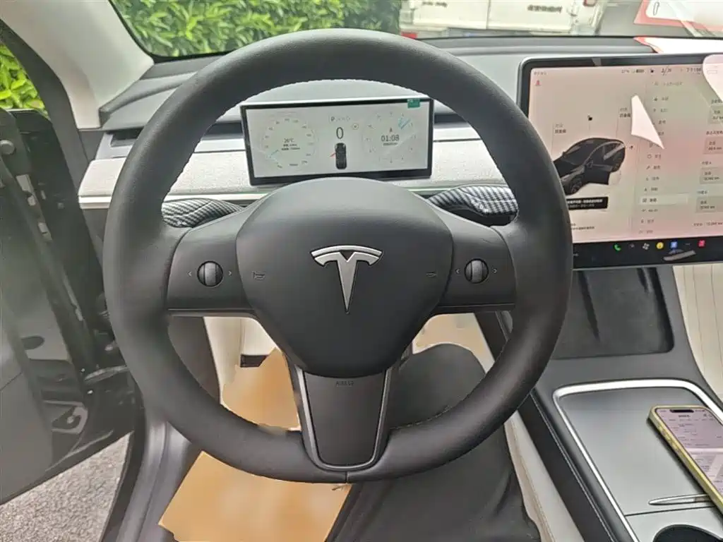 Tesla Model Y 2024 — фото 11