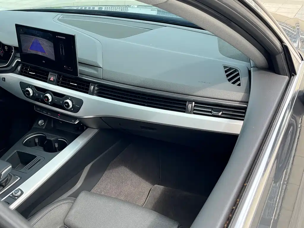 Audi A4L 2023 — фото 15