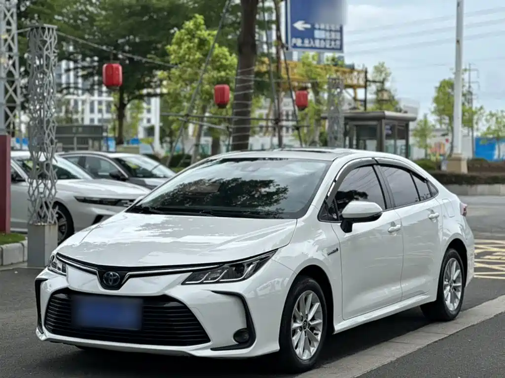 Toyota Corolla 2021 — фото 1