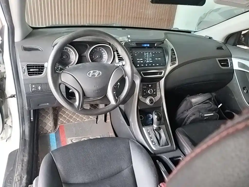 Hyundai Elantra Langdong 2017 — фото 10