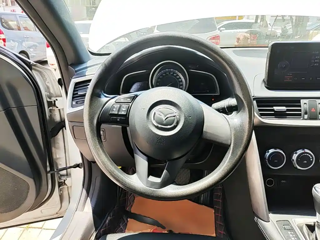 Mazda CX-4 2017 — фото 11