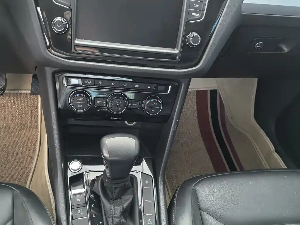 Volkswagen Tiguan L 2018 — фото 10