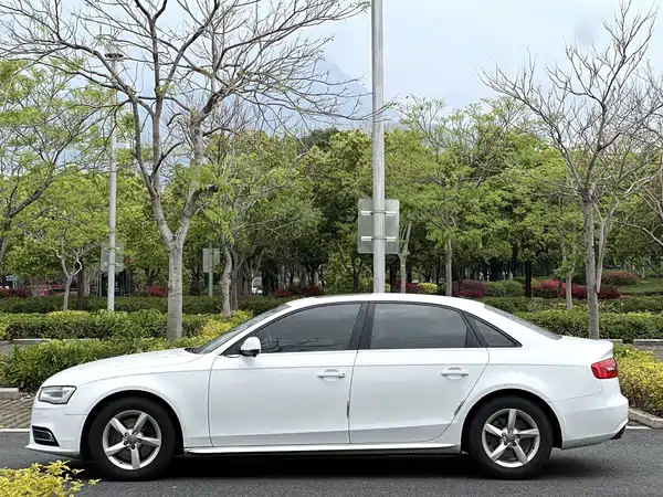 Audi A4L 2016