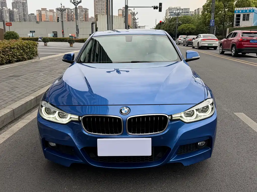 BMW 3 Series 2018 — фото 12